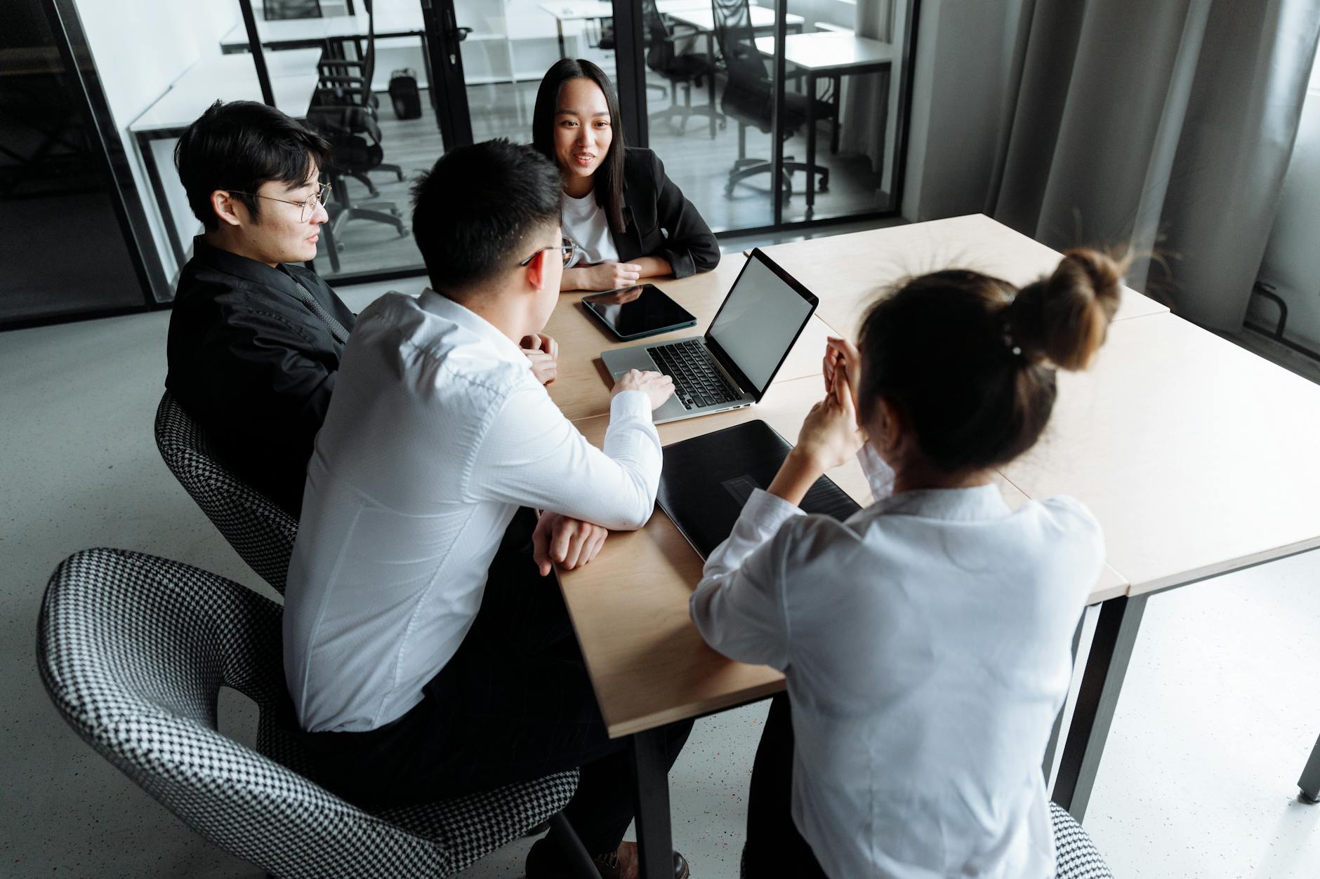 A hibrid irodai rendszerek vakfoltja: Így akadályozd meg, hogy a papír alapú és digitális fájljaid végleg szétessenek egymástól